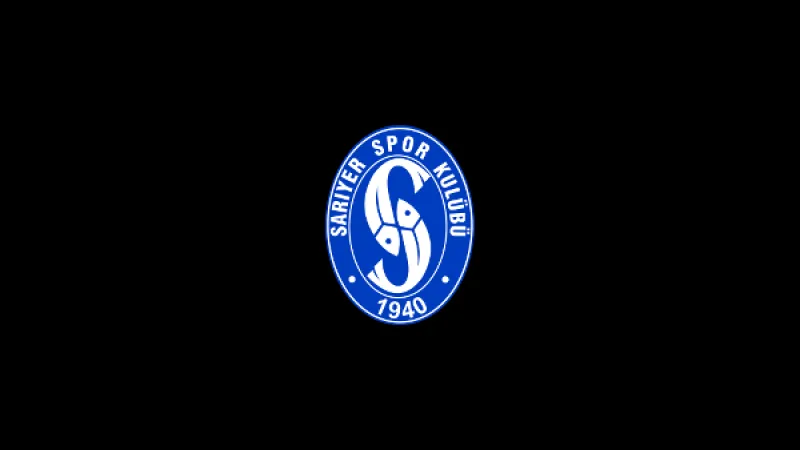 Cầu thủ của Sariyer vượt qua cầu thủ của Bandirmaspor để tiến gần khung thành đối phương.