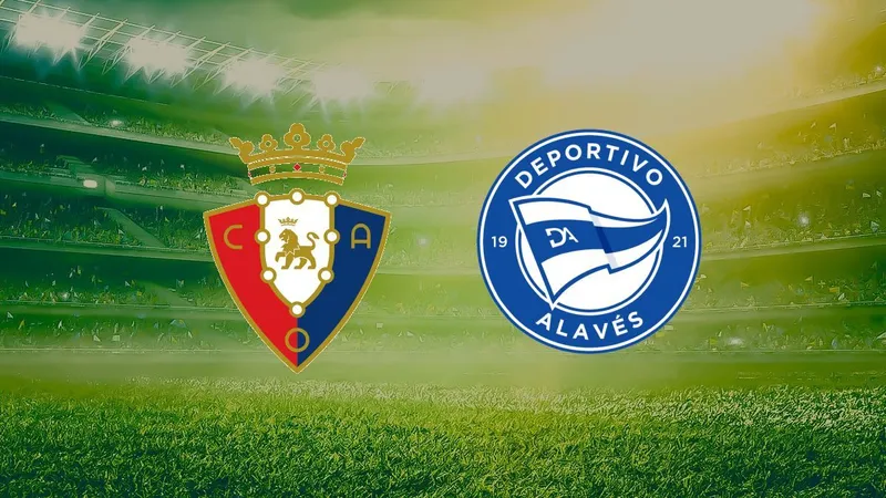 Cầu thủ của Osasuna đang nỗ lực giữ bóng trước sự áp đảo từ cầu thủ của Alavés Cầu thủ của Osasuna đang nỗ lực giữ bóng trước sự áp đảo từ cầu thủ của Alavés